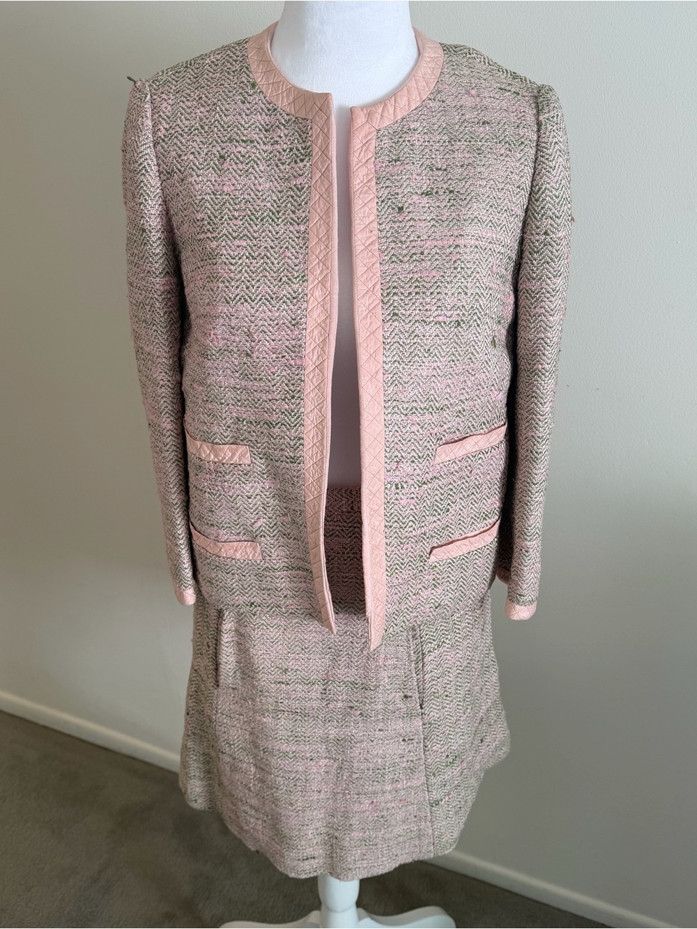 Vintage Women's Pink and Green Tweed Collarless Skirt Suit 1950s 1960s